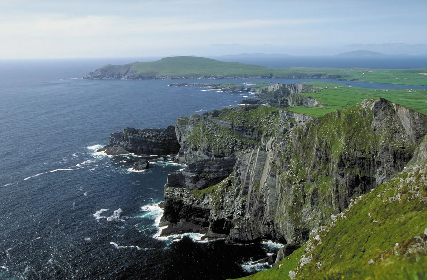 Ireland is paying up to $92,000 to people who move to a beautiful Islands. Here’s how it works..